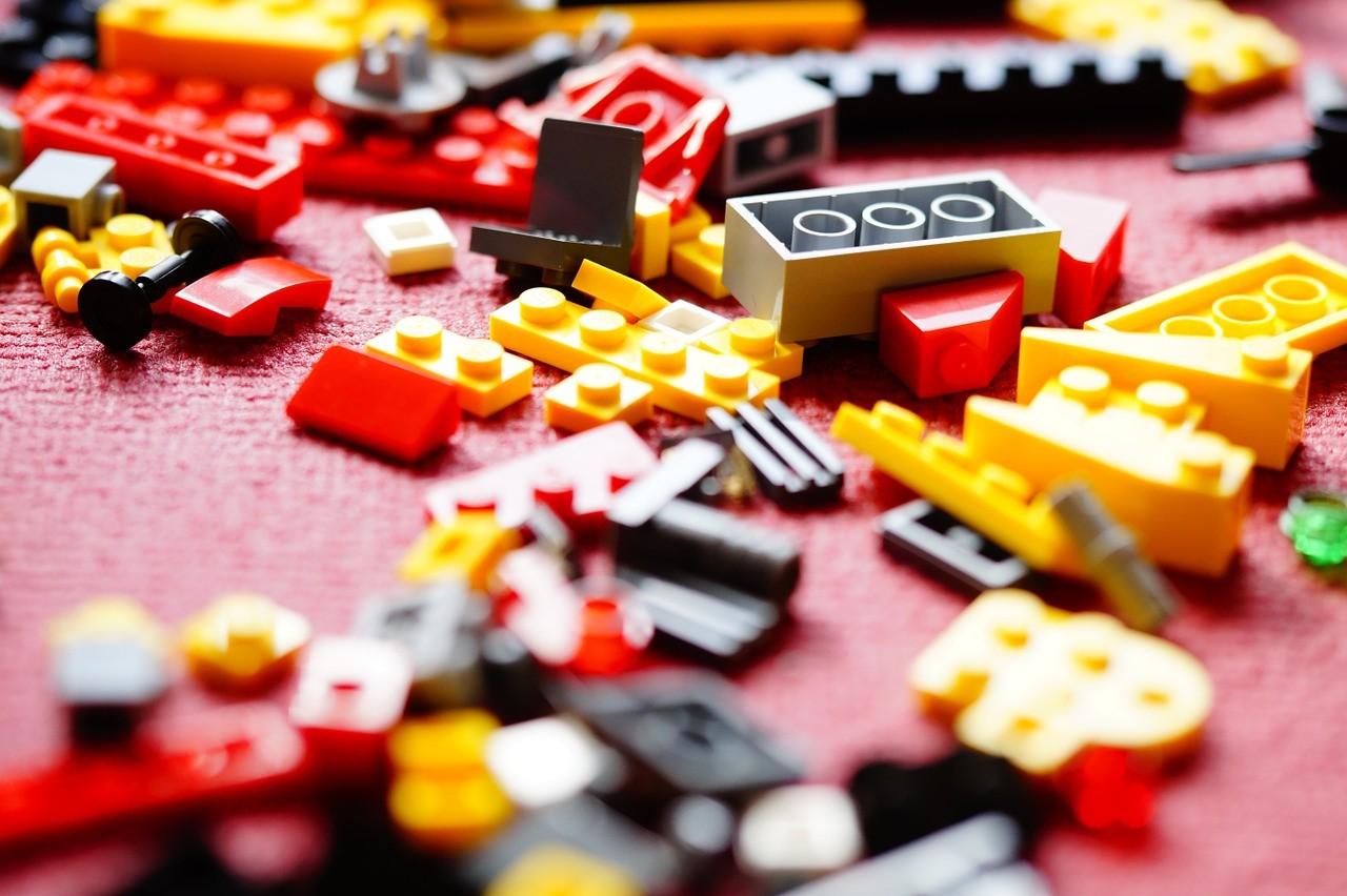 DOPPIA VISIONE - Lego, Lavoro e Caffè: i sindacati spiegati a Filippo