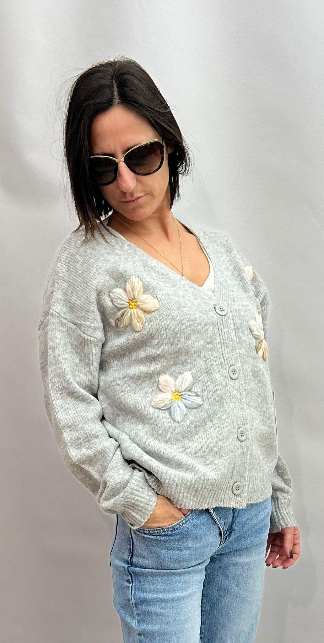 cardigan grigio  con fiori