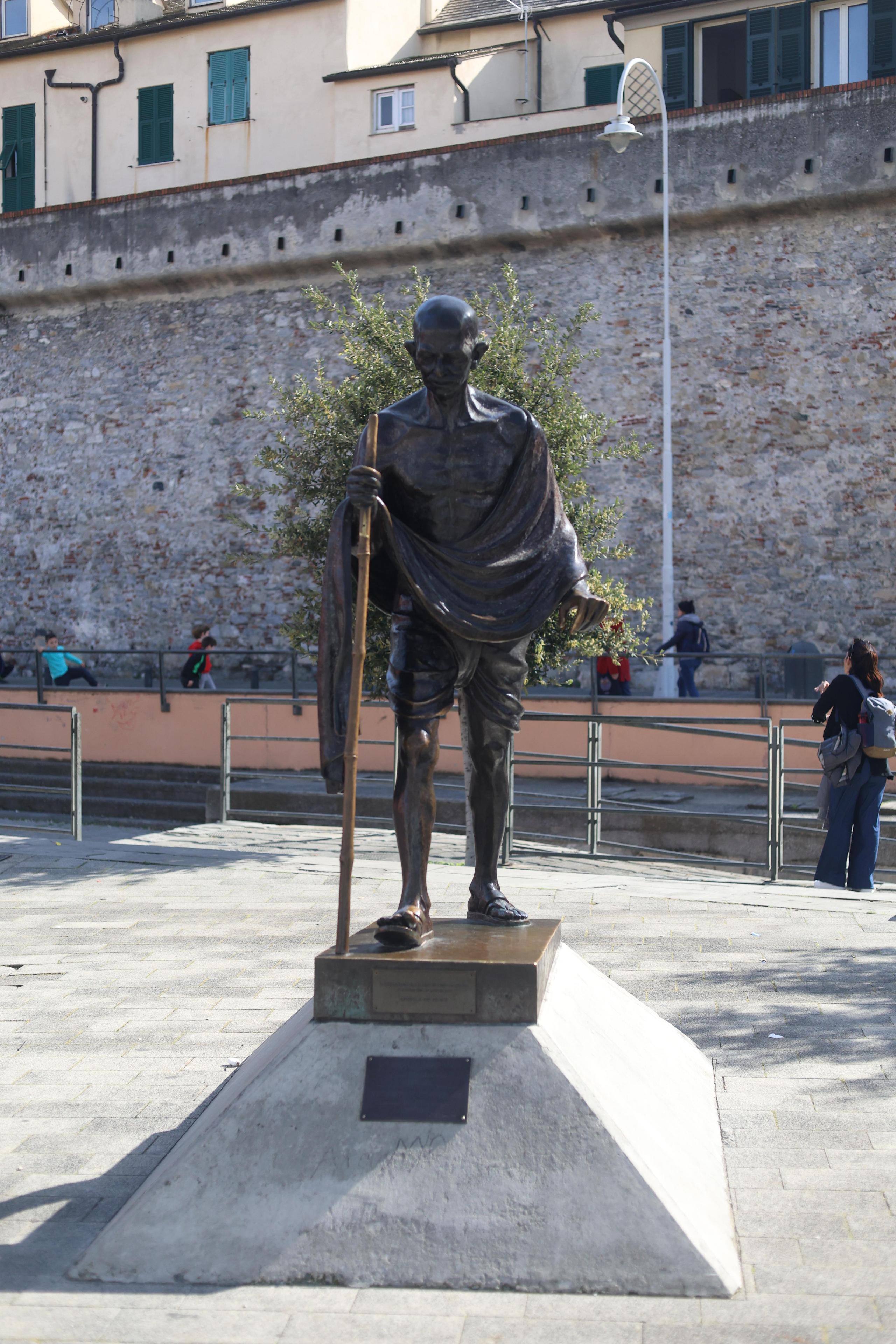 Statua di Gandhi al Porto Antico