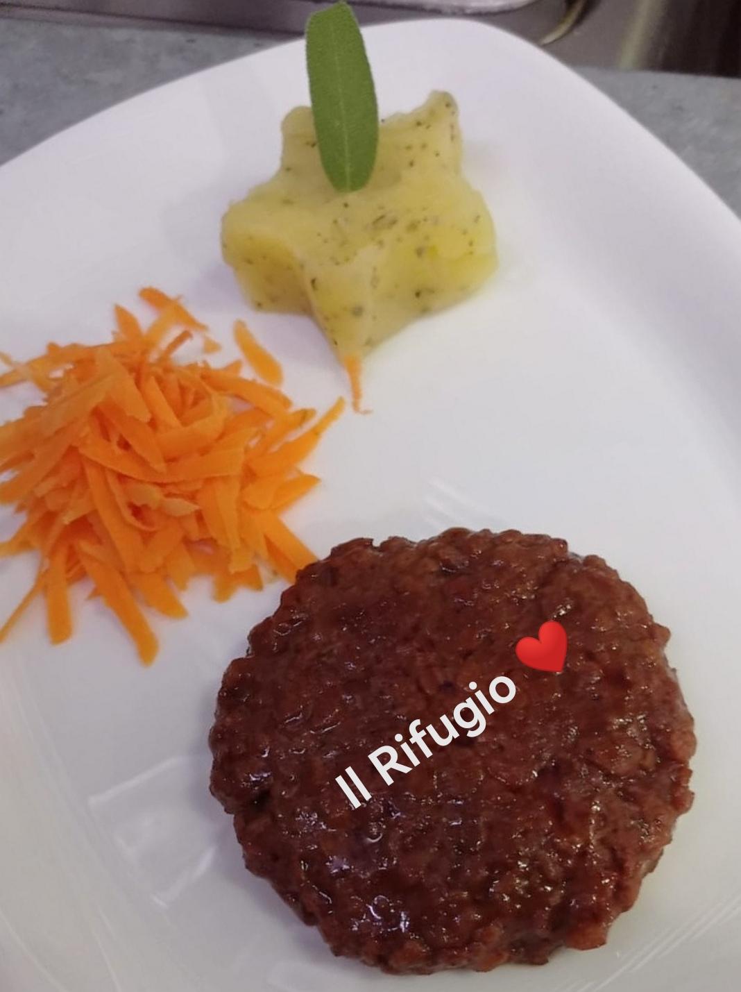 hamburger vegetale con stella di purè di patate nostrane