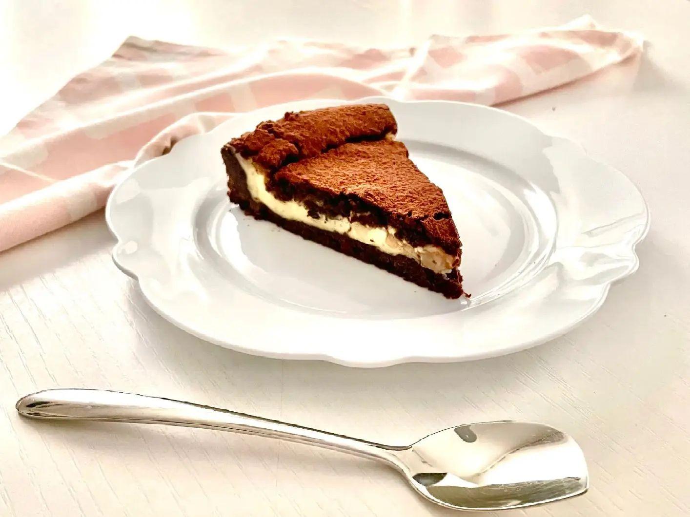 Crostata al cacao con crema e pere