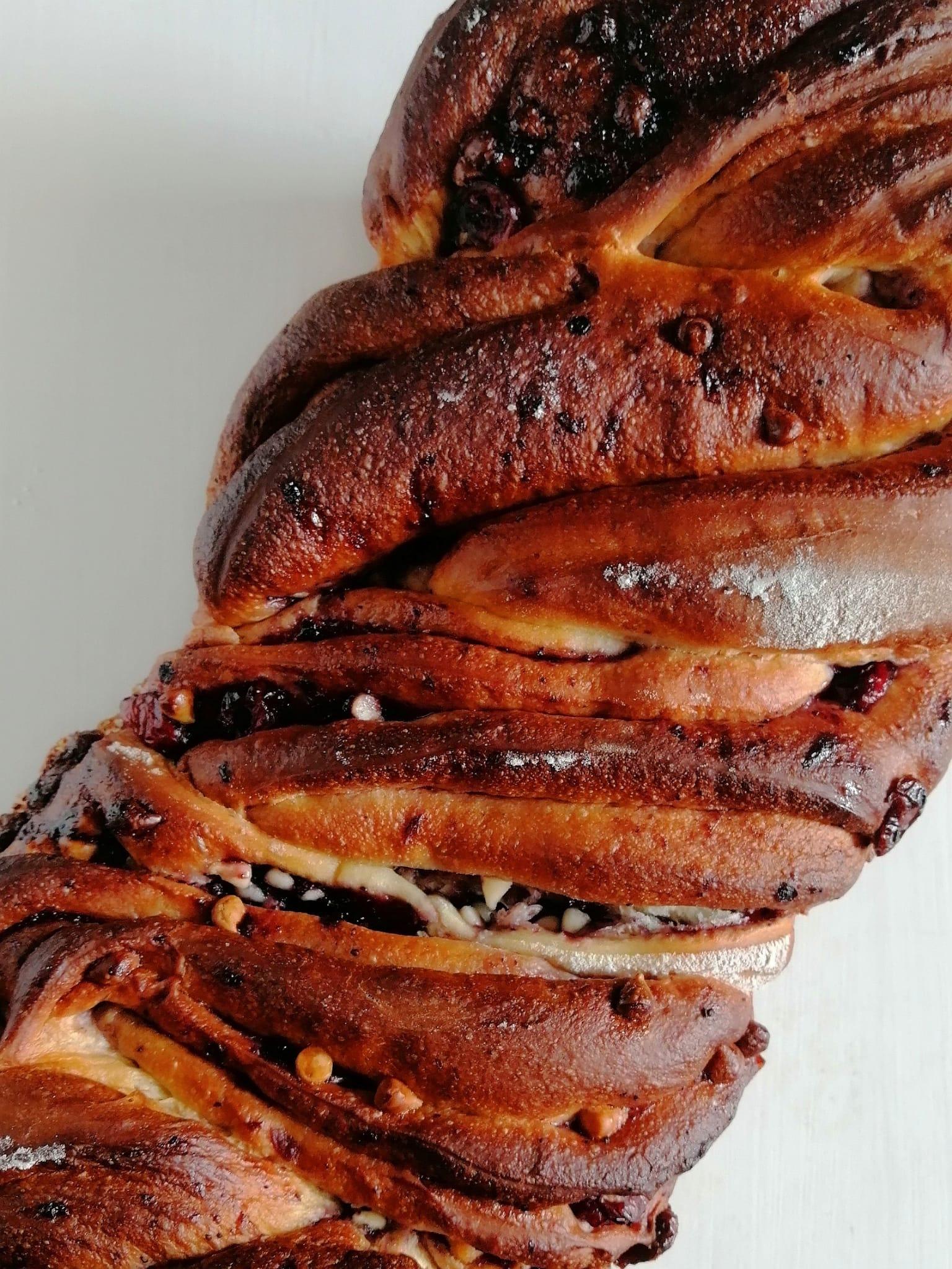 Babka ai frutti di bosco e cioccolato bianco