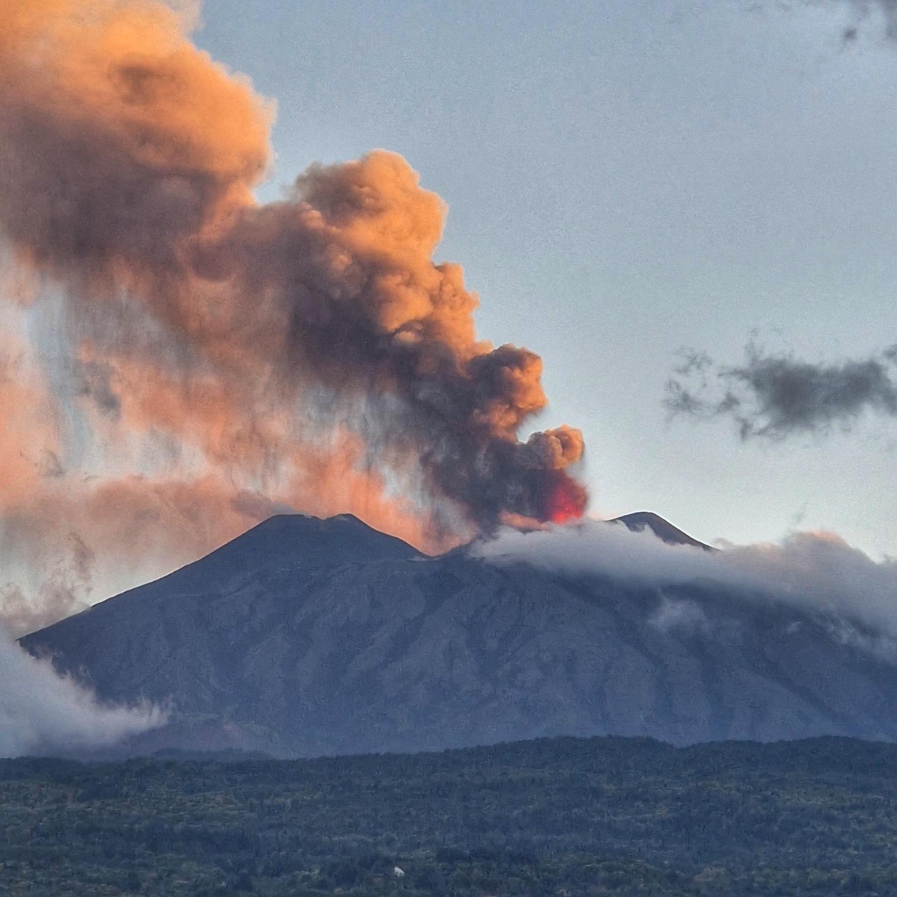 Eruzione Etna cratere voragine luglio 2024