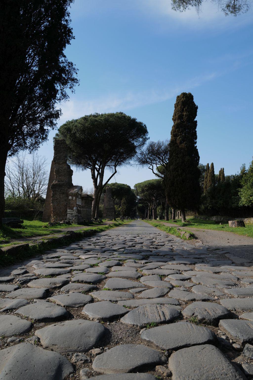 "Secoli di storia"( Via Appia Antica, Roma) - Fotografia 1/3 LEICA Q2 - Foto non incorniciata - Quotazione € 600,00