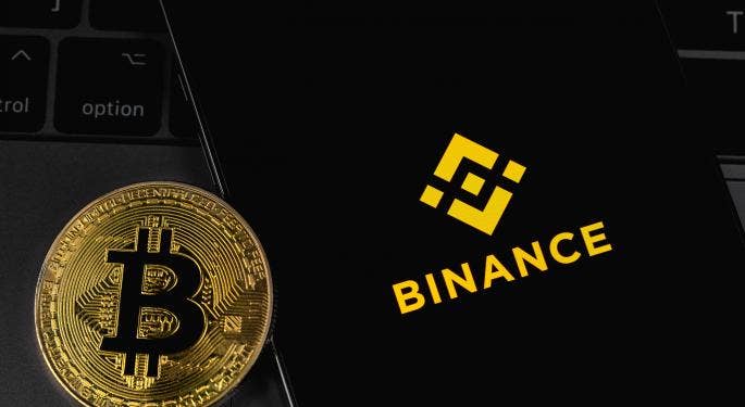 Binance reported significant influx of over 35,000 BTC onto the exchange in the past 30 days — despite declining trend of exchange balances