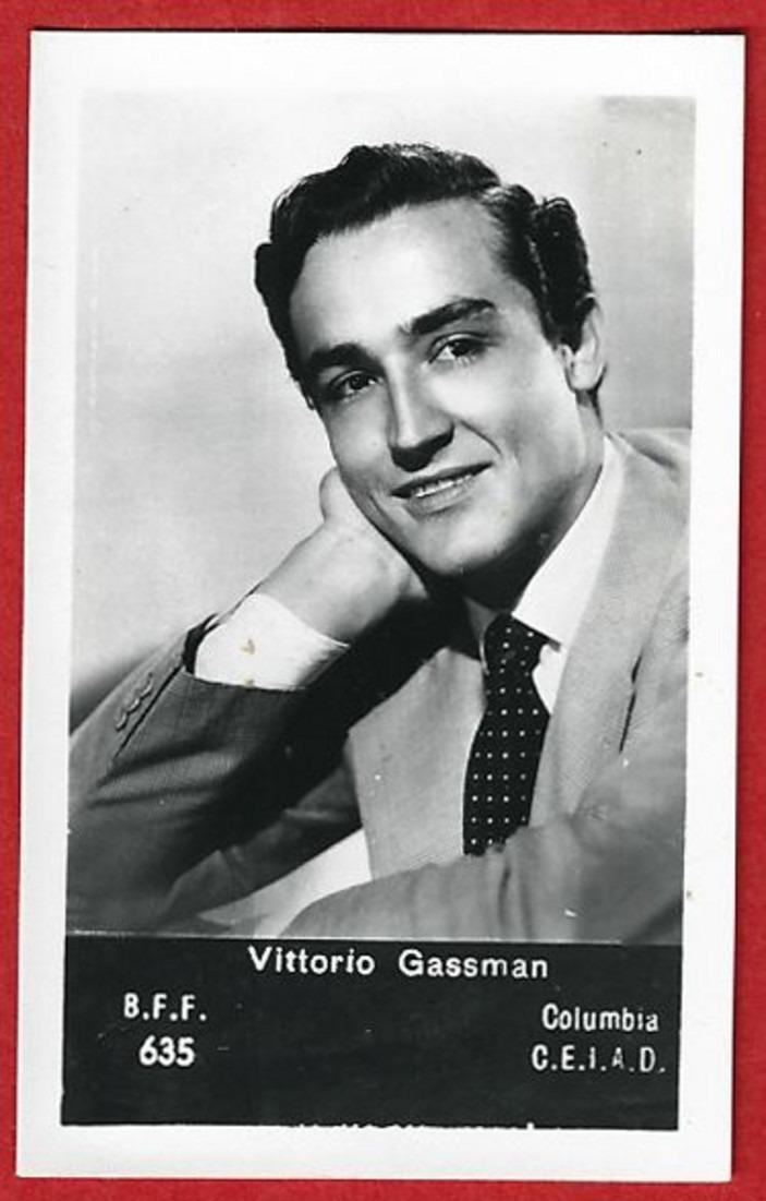 017> Figurina Vera Fotografia Attori VITTORIO GASSMAN Columbia - Prima metà anni '50 Editore B.F.F.