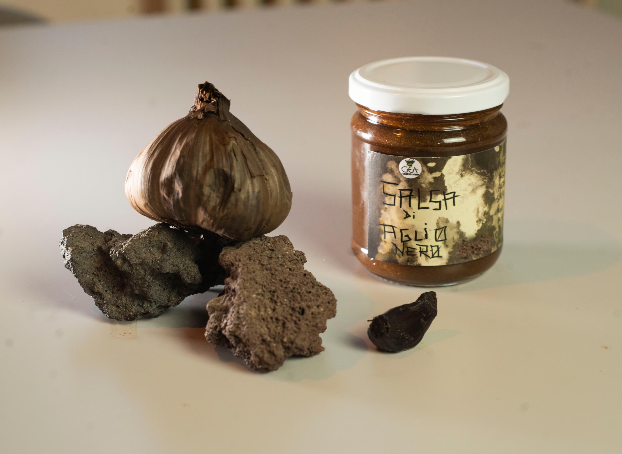Salsa all'aglio nero