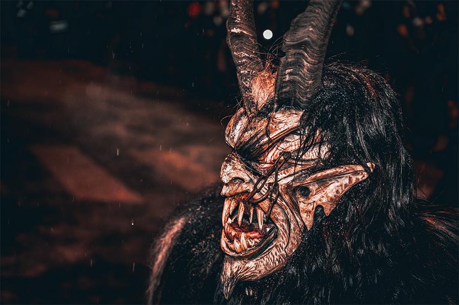 Krampus: Il Lato Oscuro delle Festività - Tra Leggende, Tradizioni e Folklore