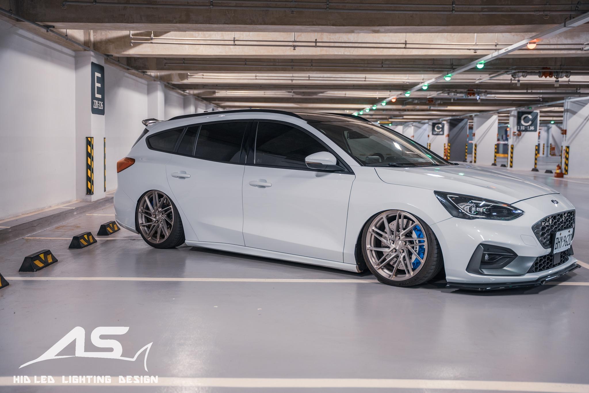 Ford Focus MK4 ( incl. Wagon ) Inverted Air Suspension - AGT