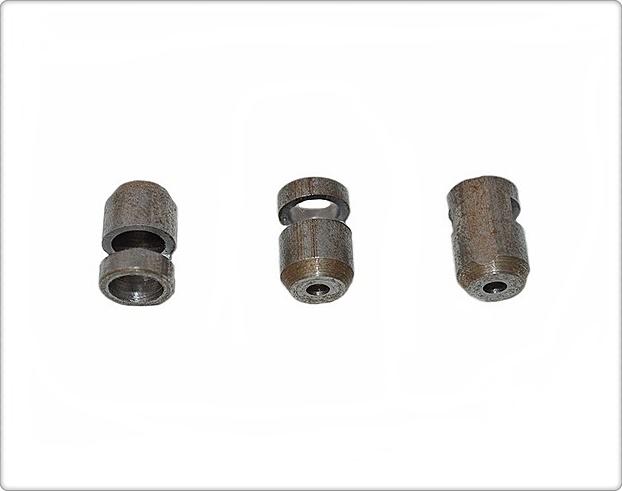 FERMAGUAINA CNC PER UNA GUAINA IN ACCIAIO C33-1LUX