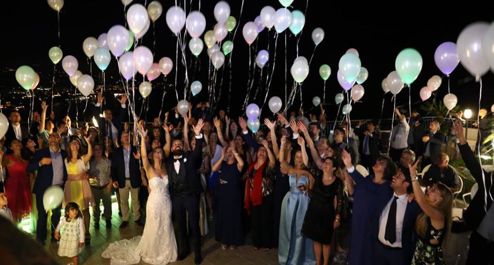 palloncini a led, volo di palloncini, palloncini matrimonio