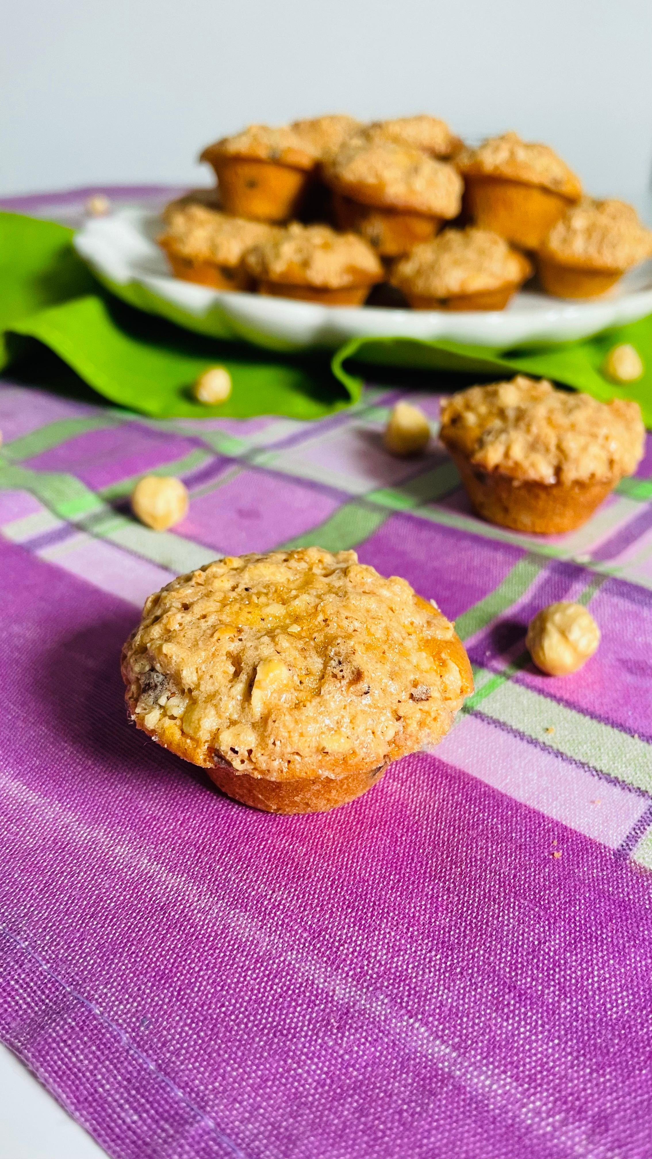 Mini tortini alle nocciole e gocce di cioccolato