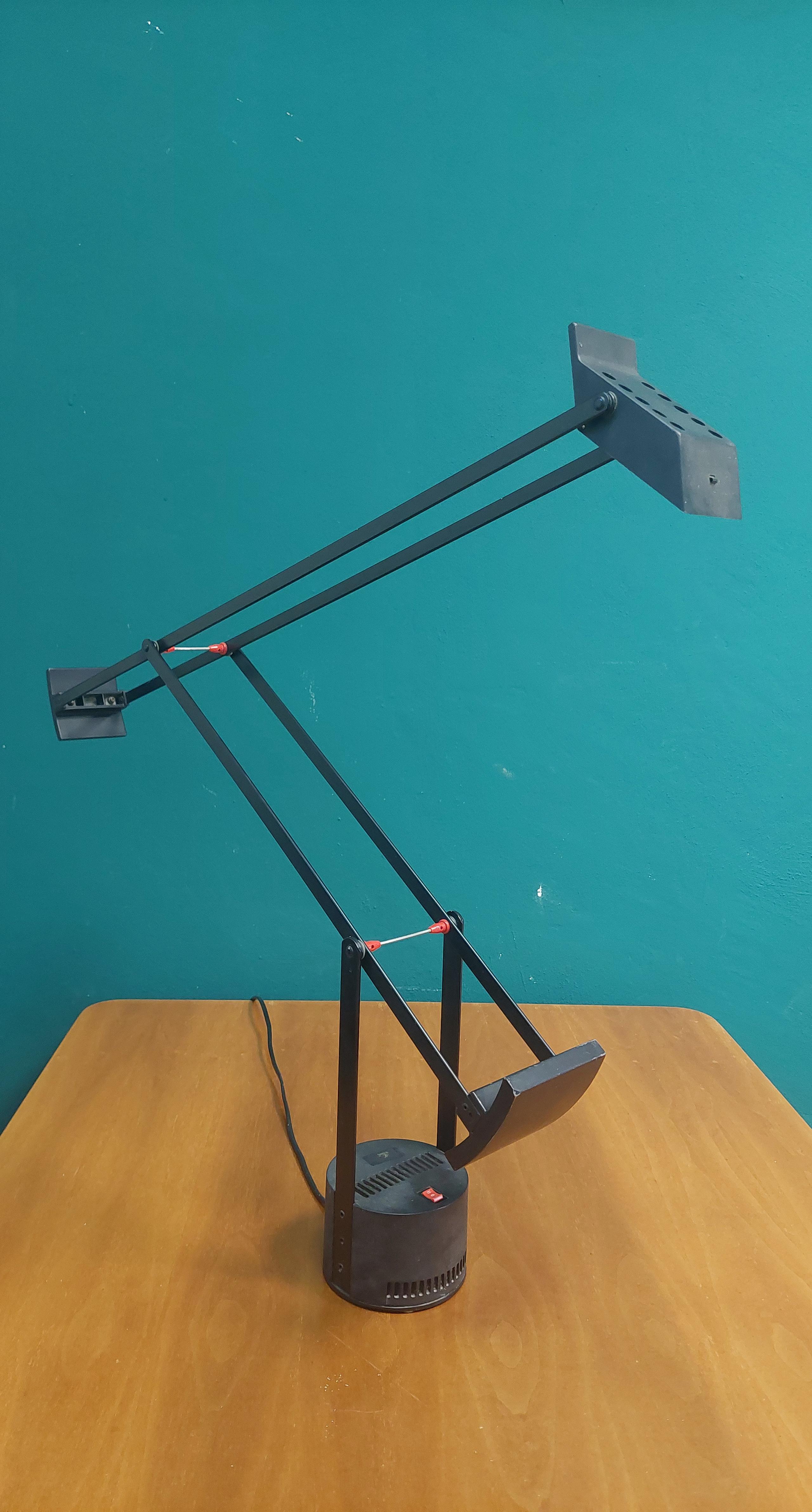 Lampada da tavolo Artemide mod Tizio design Sapper