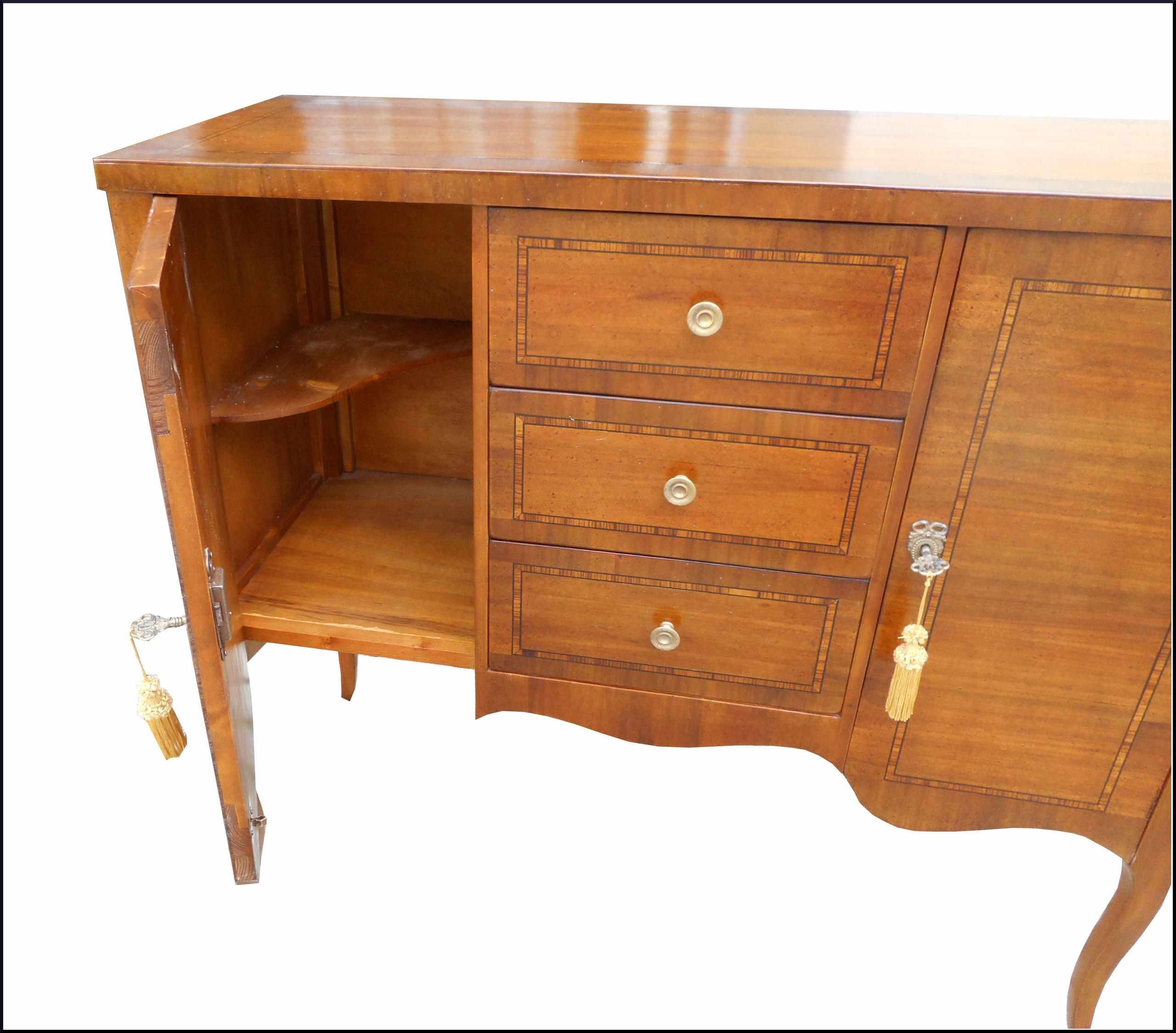 Credenza classica lastronata due porte con base sagomata