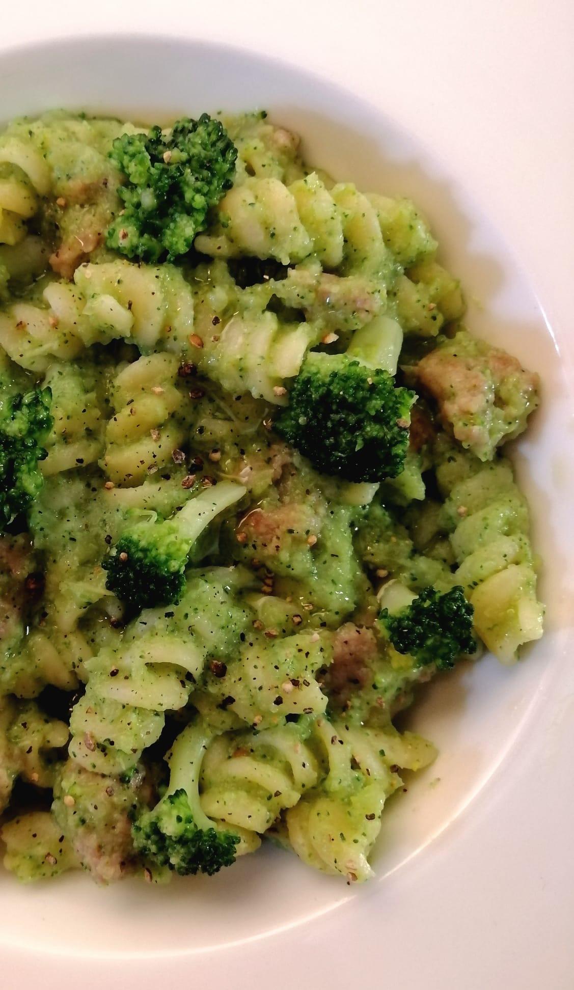 Fusilli di gragnano crema di broccoli e salsiccia di cinta senese