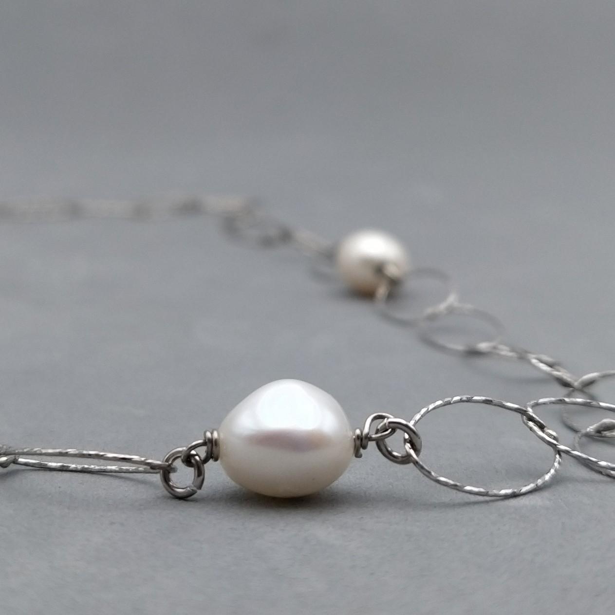 silver and pearls necklace