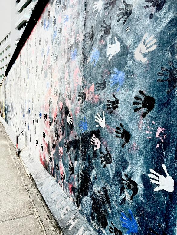 acquario, fratellanza, muro di Berlino