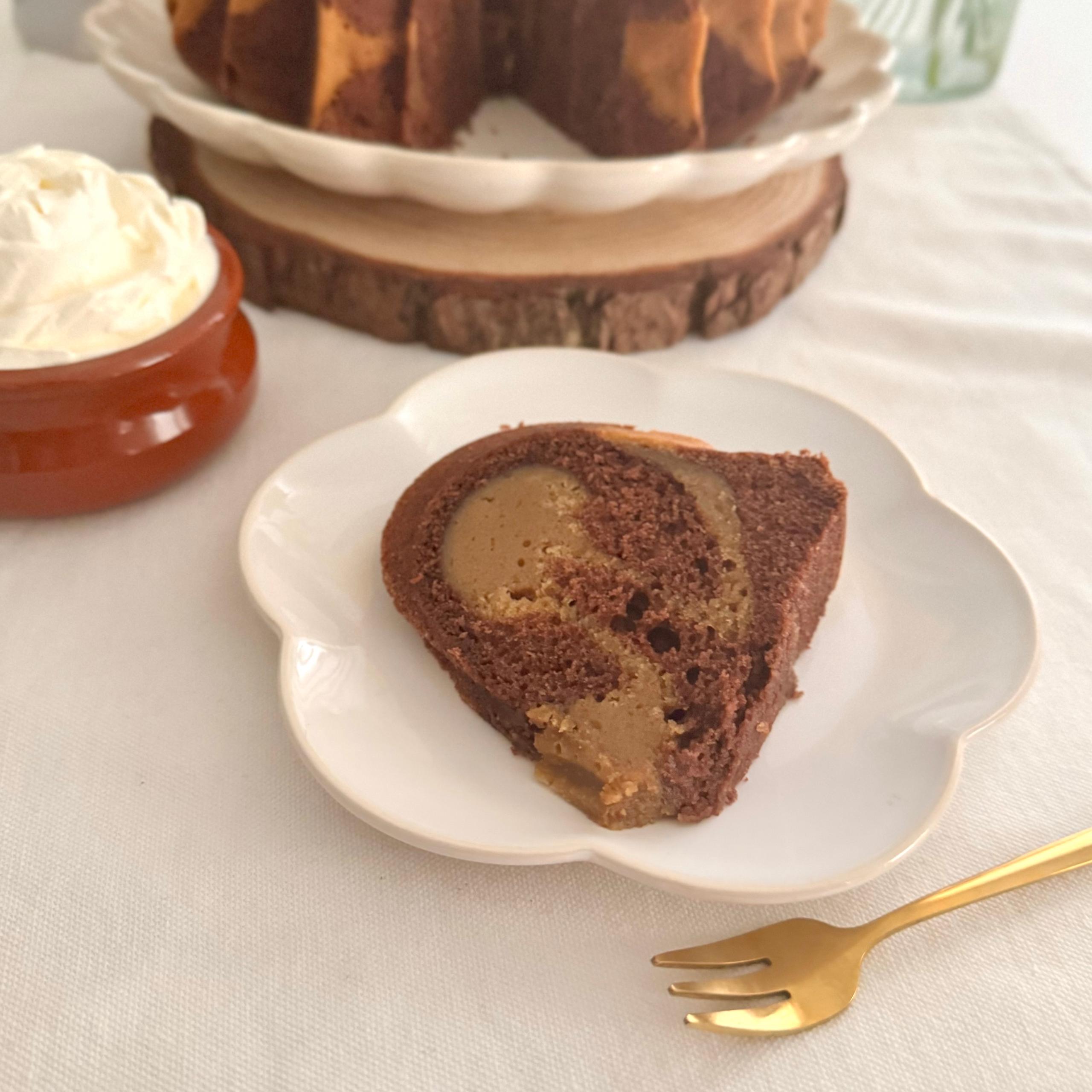 Bundt cake al cacao con cuore al mascarpone e caffè