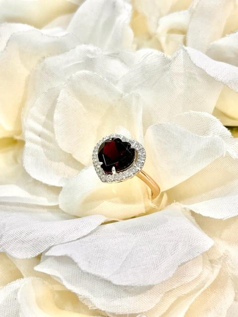 Collezione "Cuori" anello in oro con granato e diamanti naturali