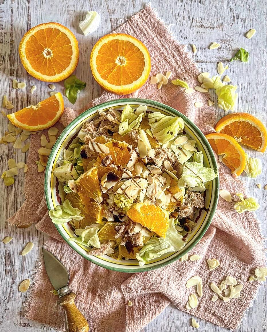 INSALATA DI ARANCE, TONNO, PECORINO E MANDORLE