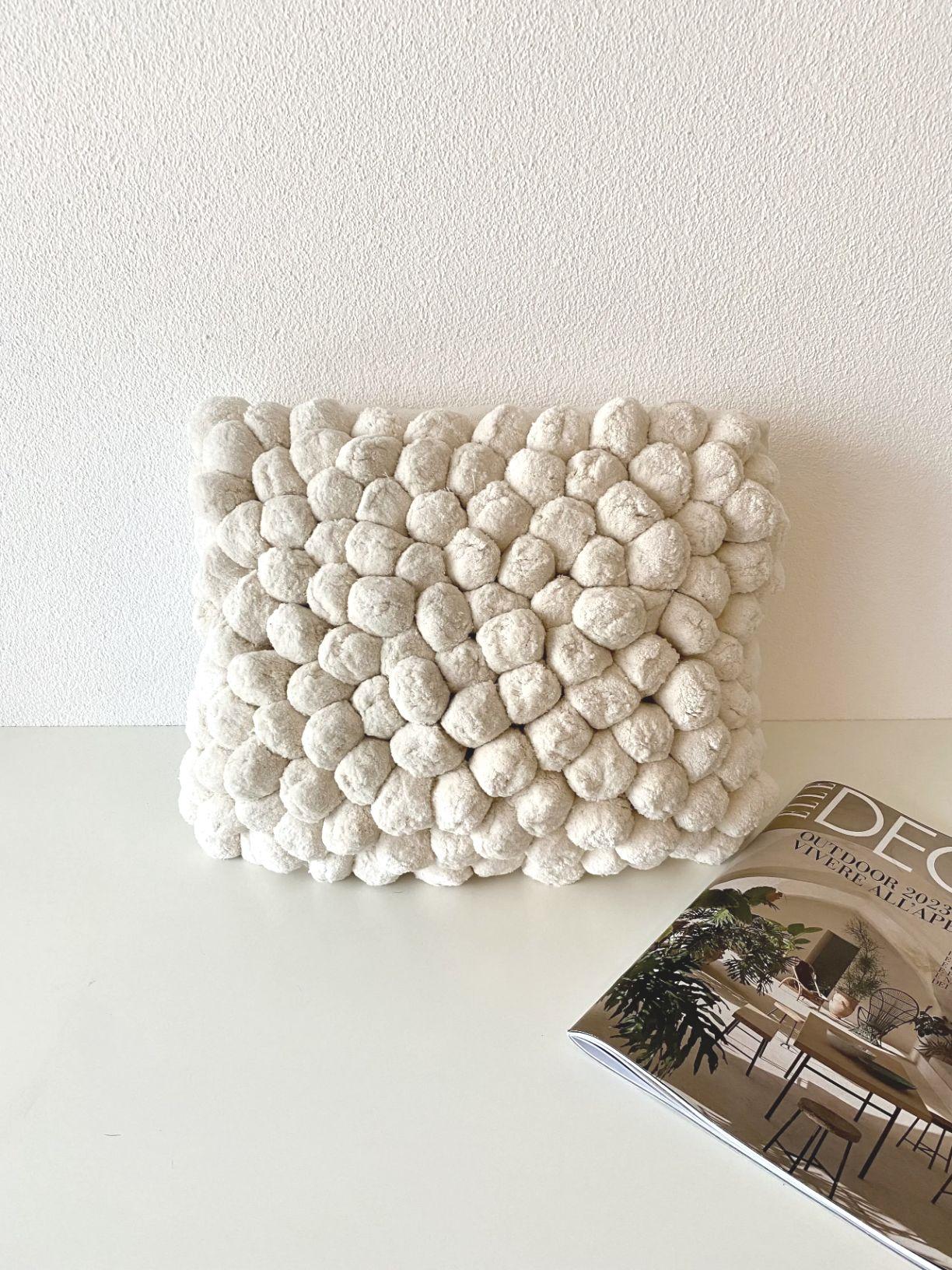 Cozy Pillow, Cuscino Bianco | Serie n°1/4