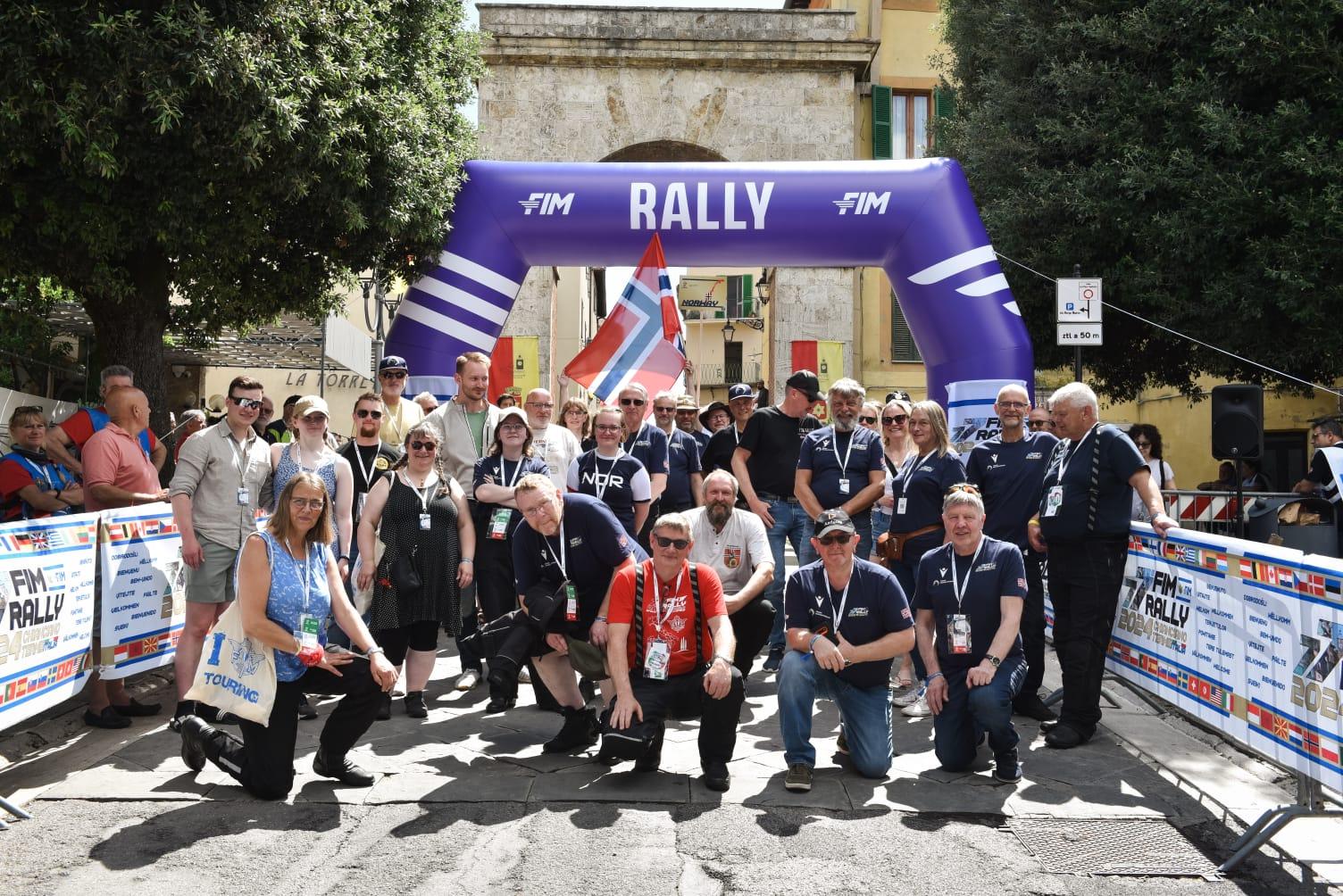 Mille motociclisti colorano Chianciano. E’ partito il Rally FIM 2024/ A thousand bikers in Chianciano. The 2024 FIM Rally has begun / Un millier de motocyclistes colorent Chianciano. Le Rallye FIM 2024 a commencé