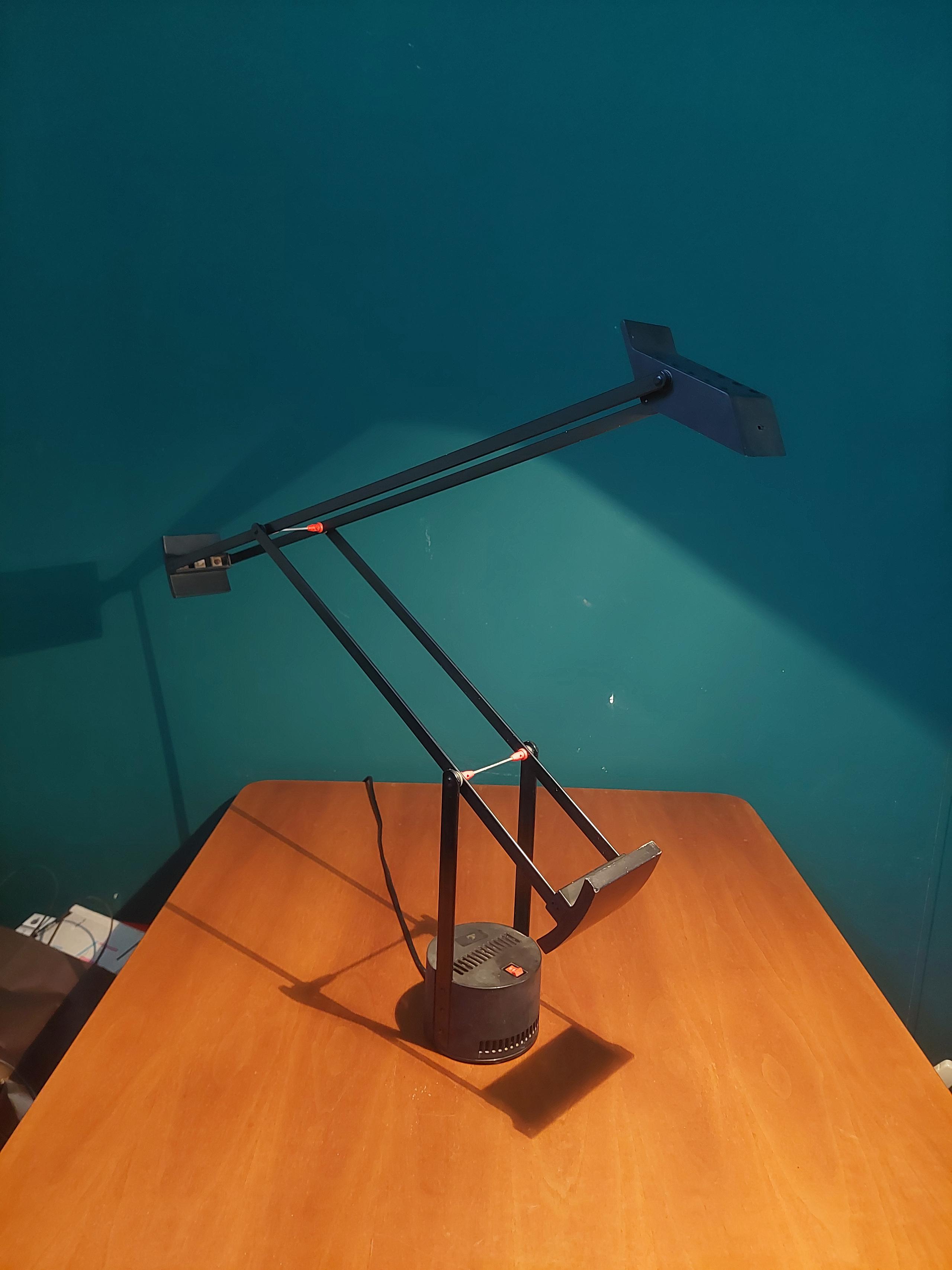 Lampada da tavolo Artemide mod Tizio design Sapper