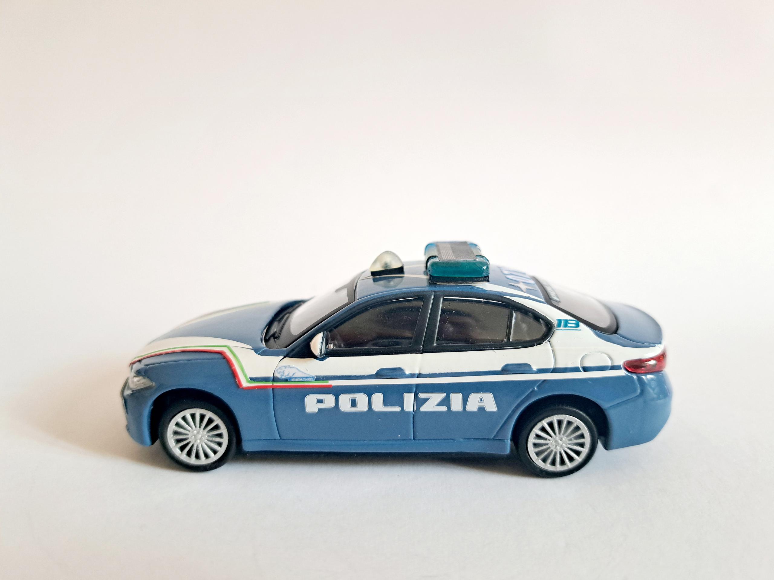 NUOVA ALFA ROMEO GIULIA POLIZIA DI STATO SQUADRA VOLANTE RUOTE FISSE