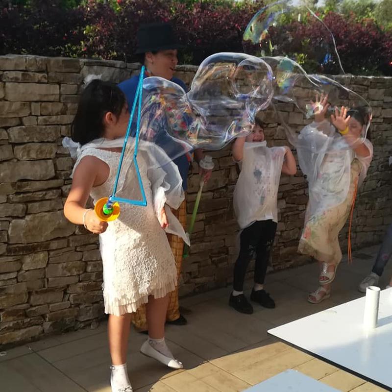 Magica Fiesta Laboratorio Creativo per Bambini con Bolle di Sapone Giganti, Acerra, Napoli