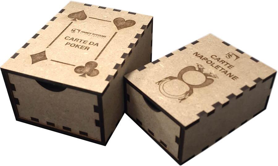 elegante scatola in legno con incisione