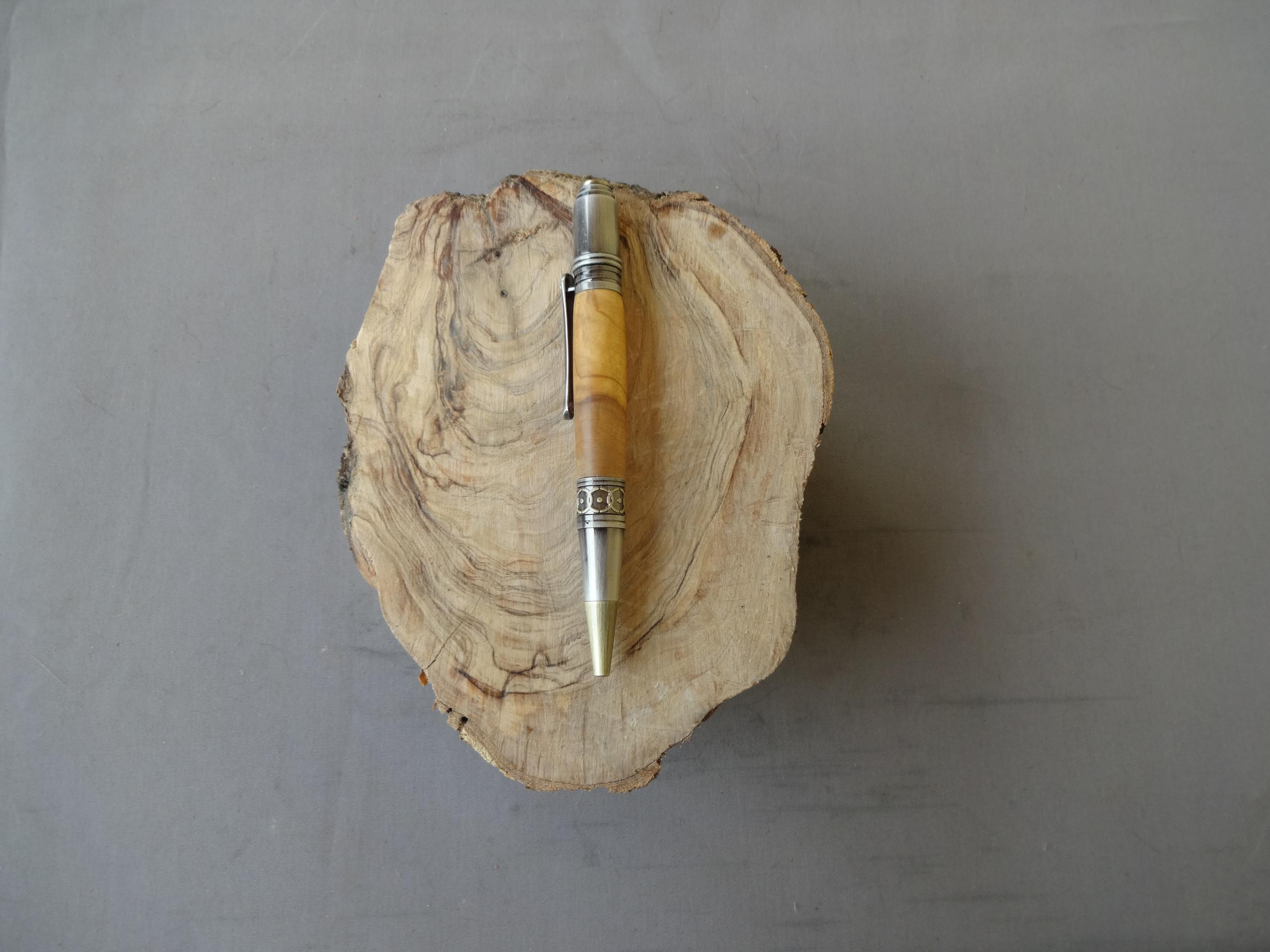 Penna in radica di ulivo  ART PE 06