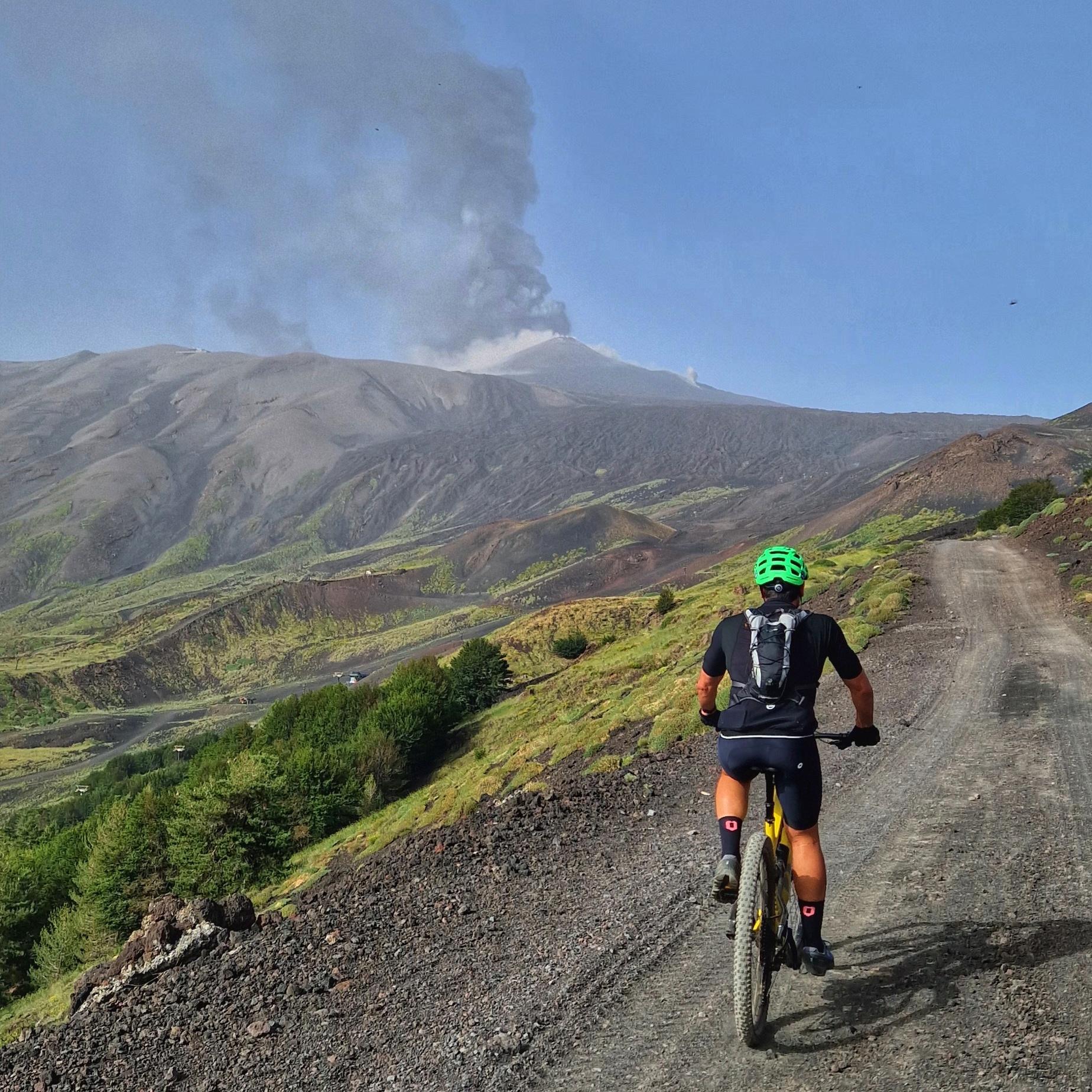 Summit crater in Ebike eruzione