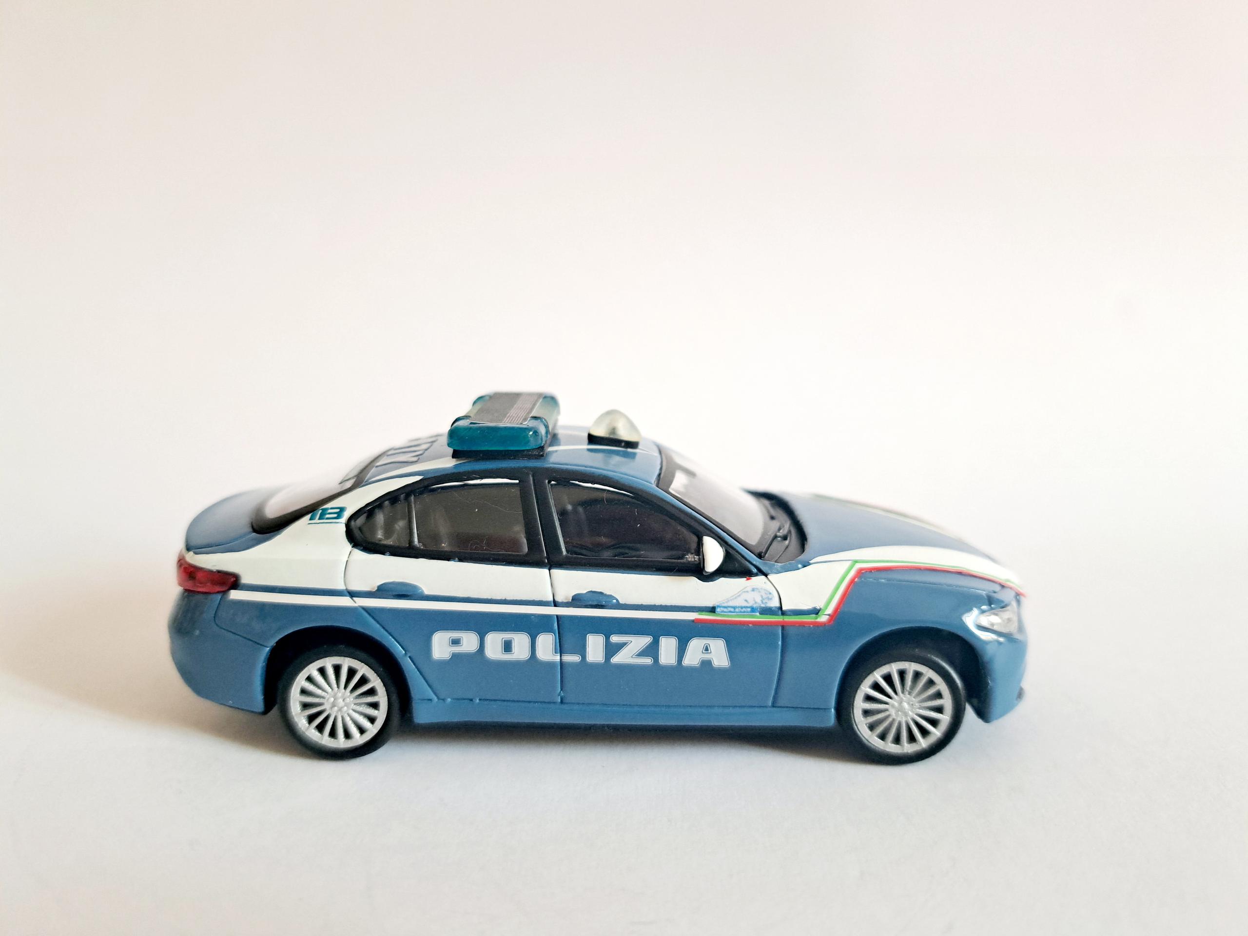 NUOVA ALFA ROMEO GIULIA POLIZIA DI STATO SQUADRA VOLANTE RUOTE FISSE