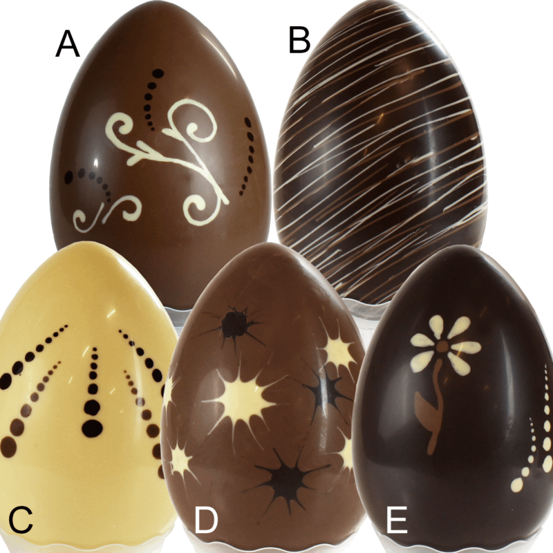 Uova di Pasqua di cioccolato con decorazioni fantasia Gr300
